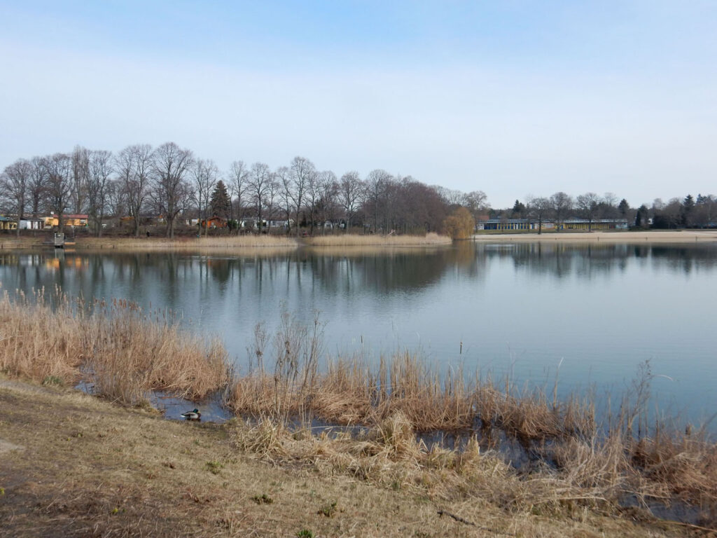 Alles in allem war es mal wieder eine Radtour, die Berlin von einer anderen Seite zeigt. Sie verläuft überwiegend auf Nebenstraßen, durch Wohngebiete und Parks.