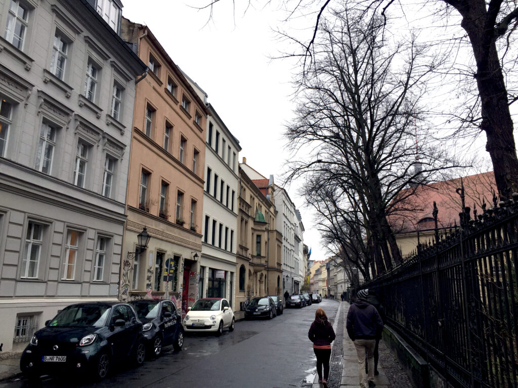 Ein schöner Spaziergang durch Berlin Mitte vorbei an vielen Sehenswürdigkeiten wie Nikolaiviertel, Humolt Forum, Museumsinsel...